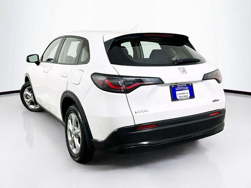 Platinum White Pearl 2023 Honda HR-V LX