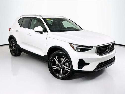 2025 Volvo XC40 B5 Core Bright Theme