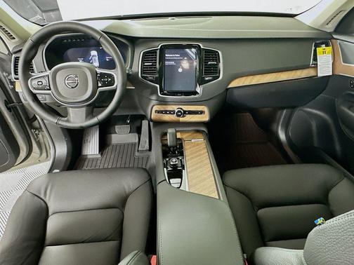 2025 Volvo XC90 Plug-In Hybrid T8 Plus 6-Seater