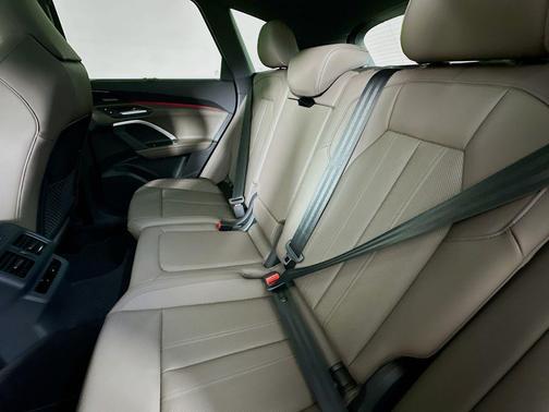 Glacier White Metallic 2025 Audi Q5 2.0T quattro Premium