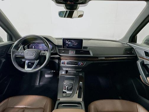 Mythos Black Metallic 2020 Audi Q5 40 Premium Plus