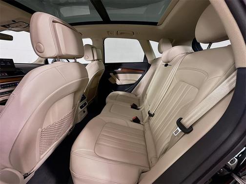 2023 Audi Q5 45 S line quattro Premium