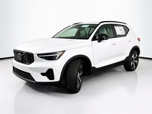 2026 Volvo XC40 B5 Plus
