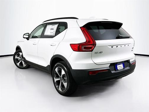 2026 Volvo XC40 B5 Plus