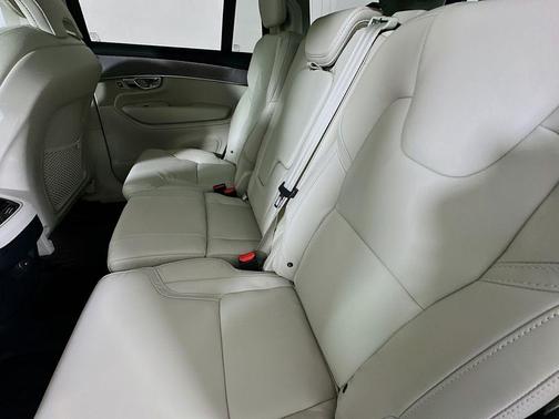 Crystal White Pearl 2026 Volvo XC90 B6 Ultra 7-Seater