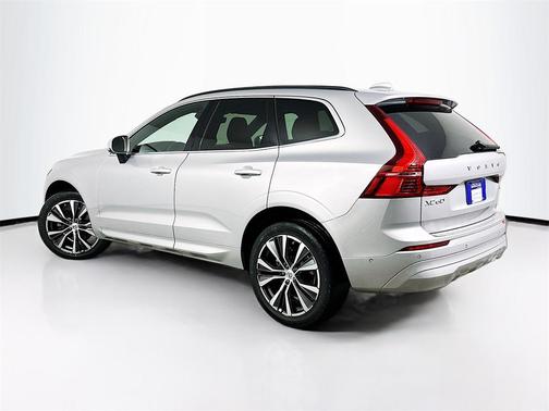 2022 Volvo XC60 B5 Momentum
