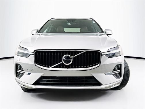 2022 Volvo XC60 B5 Momentum