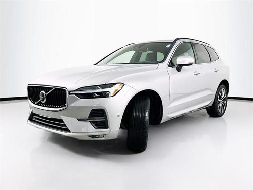 2022 Volvo XC60 B5 Momentum