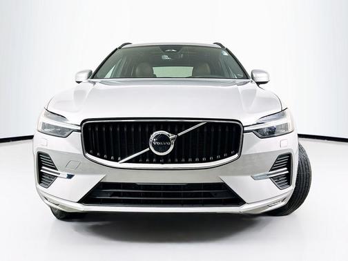 2022 Volvo XC60 B5 Momentum