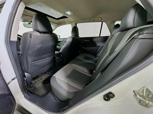 Crystal White Pearl 2020 Subaru Outback Onyx Edition XT