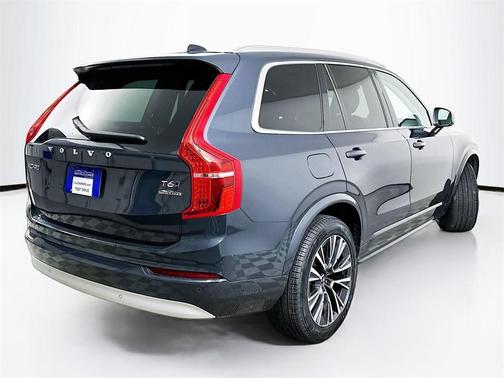 2022 Volvo XC90 T6 Momentum 7 Passenger