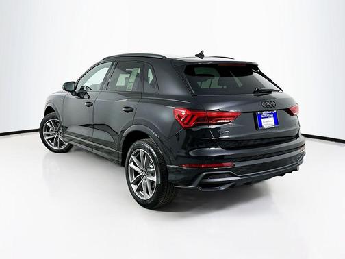 Mythos Black Metallic 2025 Audi Q3 45 S line Premium
