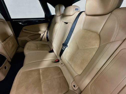 Sapphire Blue Metallic 2017 Porsche Macan Base