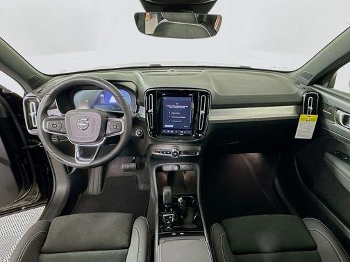 Ultra Black 2026 Volvo XC40 B5 Ultra Black Edition