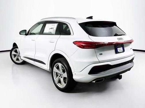 Glacier White Metallic 2025 Audi Q5 2.0T quattro Premium