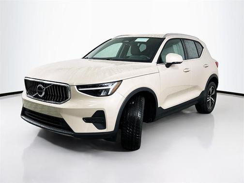 2025 Volvo XC40 B5 Core Bright Theme