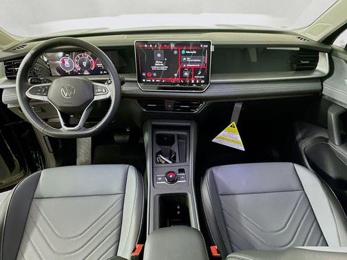 Deep Black Pearl Effect 2026 Volkswagen Tiguan 2.0T SE