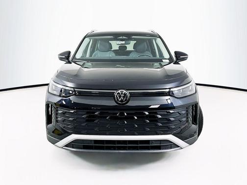 Deep Black Pearl Effect 2026 Volkswagen Tiguan 2.0T SE