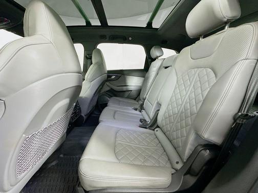Navarra Blue Metallic 2023 Audi SQ7 4.0T Premium Plus