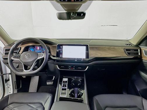 Opal White Pearl 2026 Volkswagen Atlas 2.0T SE W/TECHNOLOGY