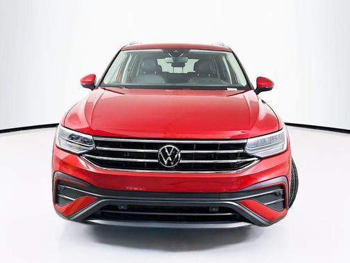 Kings Red 2024 Volkswagen Tiguan 2.0T SE