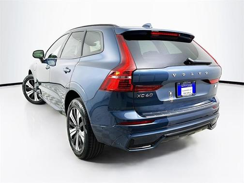 2024 Volvo XC60 Recharge Plug-In Hybrid T8 Plus Dark Theme