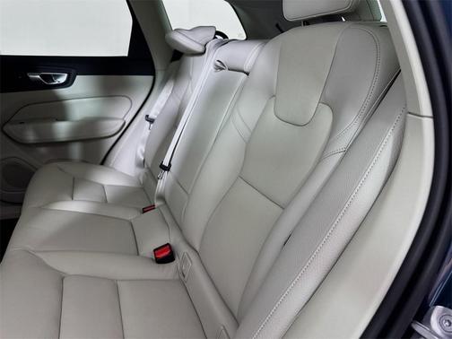 2024 Volvo XC60 Recharge Plug-In Hybrid T8 Plus Dark Theme