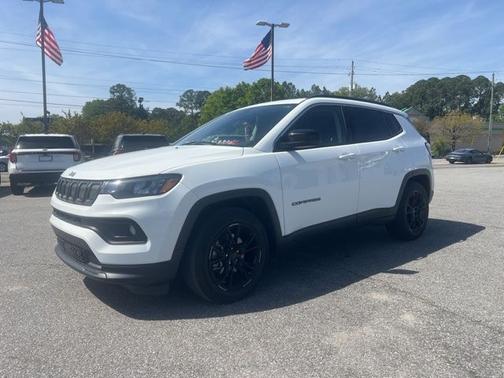Bright White Clearcoat 2022 Jeep Compass LATITUDE