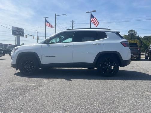 Bright White Clearcoat 2022 Jeep Compass LATITUDE