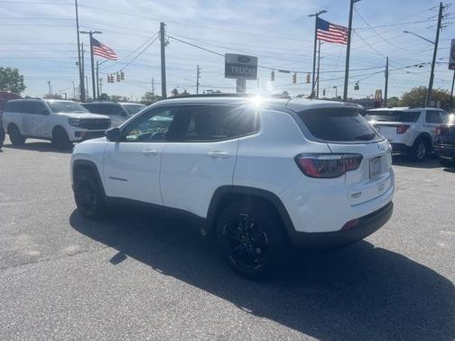 Bright White Clearcoat 2022 Jeep Compass LATITUDE