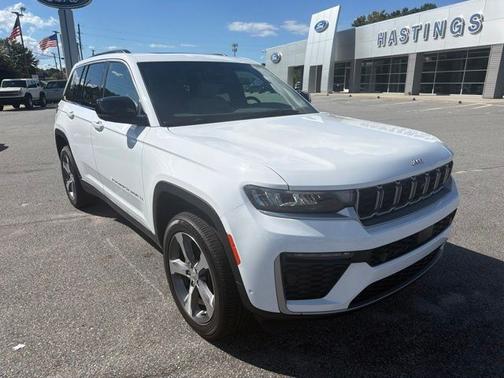 Bright White Clearcoat 2026 Jeep Grand Cherokee LIMITED SUV