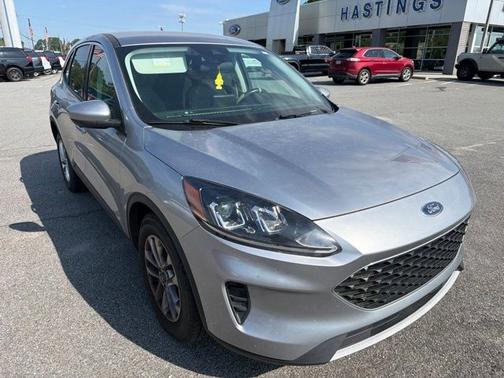 ICONIC SILVER 2021 Ford Escape SE