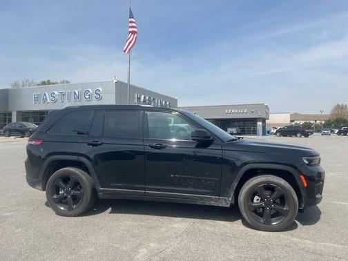 2023 Jeep Grand Cherokee LAREDO
