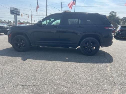 2023 Jeep Grand Cherokee LAREDO