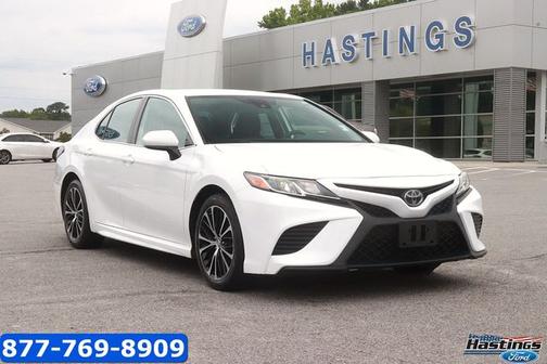 Super White 2019 Toyota Camry SE