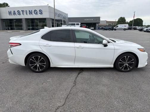 Super White 2019 Toyota Camry SE