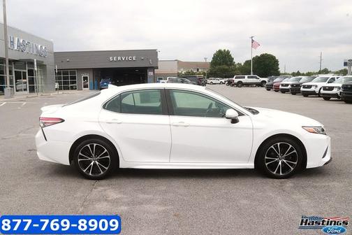 Super White 2019 Toyota Camry SE