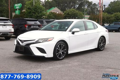 Super White 2019 Toyota Camry SE