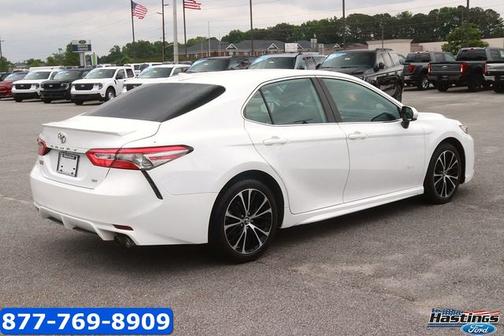 Super White 2019 Toyota Camry SE