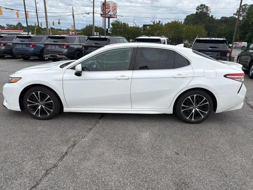 Super White 2019 Toyota Camry SE