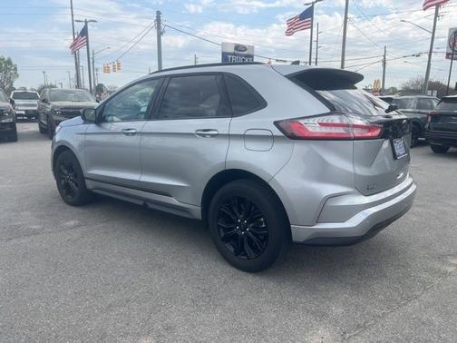 ICONIC SILVER 2024 Ford Edge SE