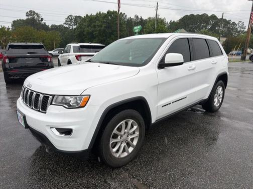 Bright White Clearcoat 2022 Jeep Grand Cherokee LAREDO