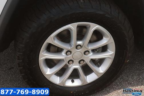 Bright White Clearcoat 2022 Jeep Grand Cherokee LAREDO
