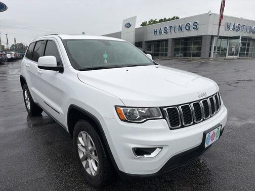 Bright White Clearcoat 2022 Jeep Grand Cherokee LAREDO