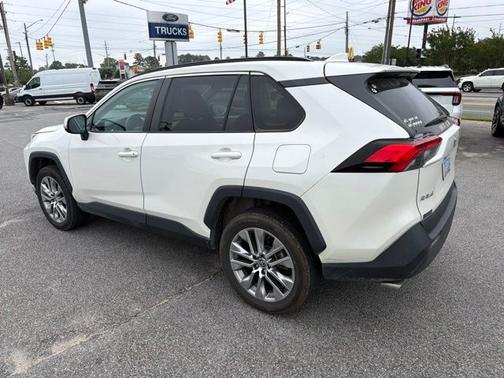 Blizzard Pearl 2022 Toyota RAV4 XLE PREMIUM