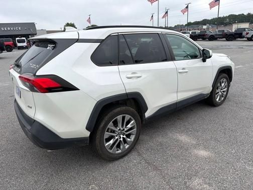 Blizzard Pearl 2022 Toyota RAV4 XLE PREMIUM