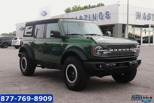 ERUPTION GREEN METALLIC 2023 Ford Bronco BADLANDS