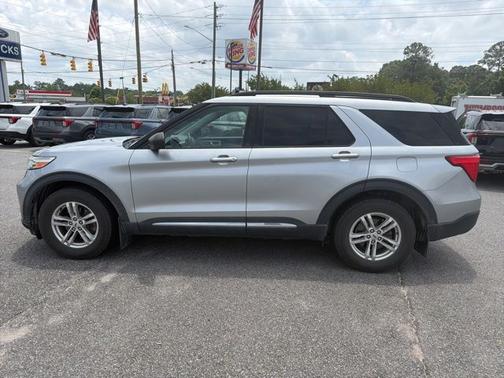 ICONIC SILVER METALLIC 2020 Ford Explorer XLT