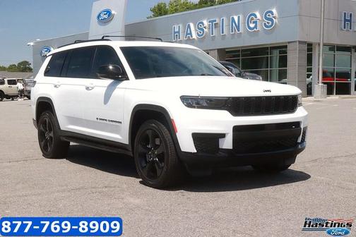 Bright White Clearcoat 2024 Jeep Grand Cherokee LAREDO