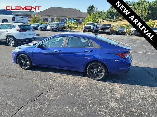 2022 Hyundai ELANTRA SEL